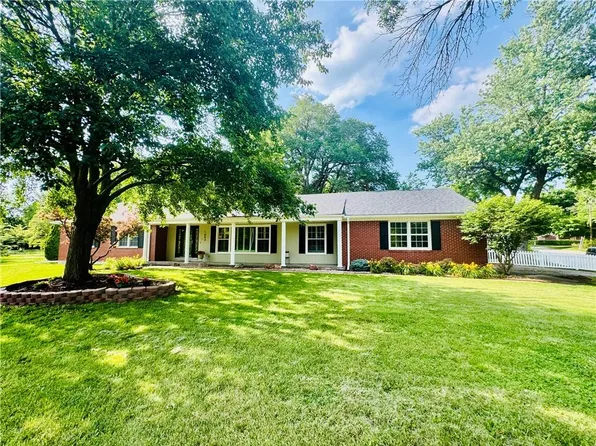 1003 W 1st St, Maryville, MO 64468