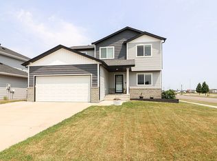5407 Justice Dr S, Fargo, ND 58104
