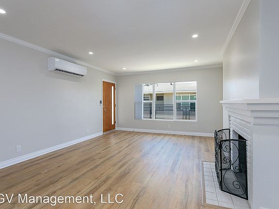3rd image of 1001 W Huntington Dr APT G