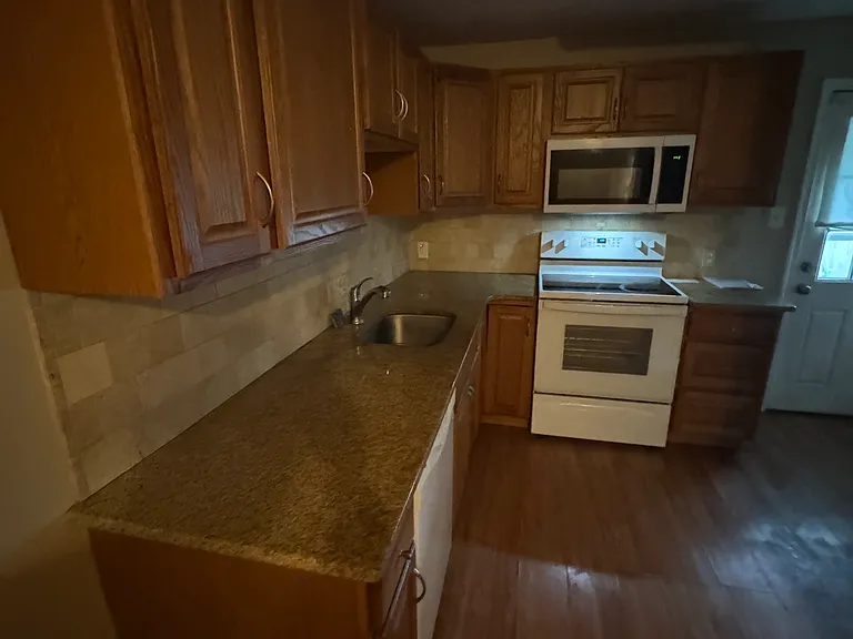 8 Rhodes Ave — Photo 15