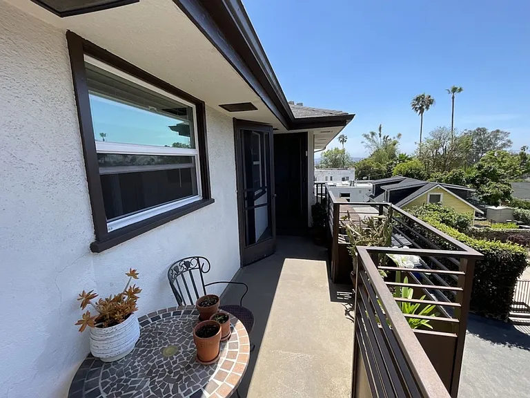 1645 N Vista St — Photo 8