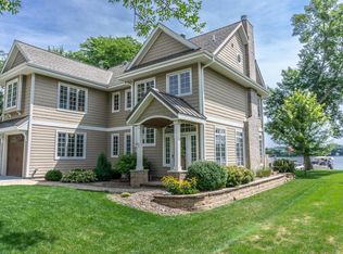 W322N7320 Reddelien Rd, Hartland, WI 53029