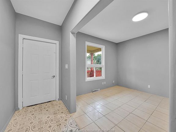 5th image of 1036 Tuscarora St