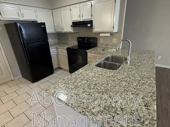 3035 W Mica St, Fayetteville, AR 72704