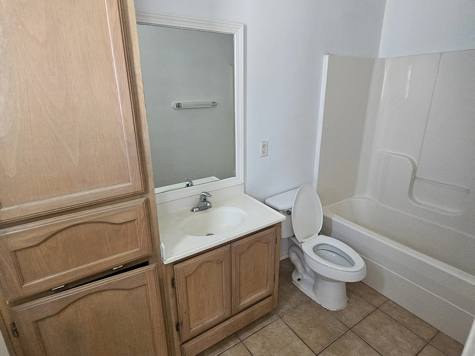 709 La Mancha Dr — Photo 4