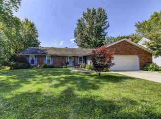 814 Oxford Dr, Chatham, IL 62629