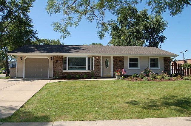 1st image of 535 Boxwood Dr