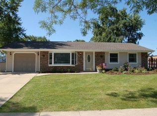 535 Boxwood Dr, Schaumburg, IL 60193