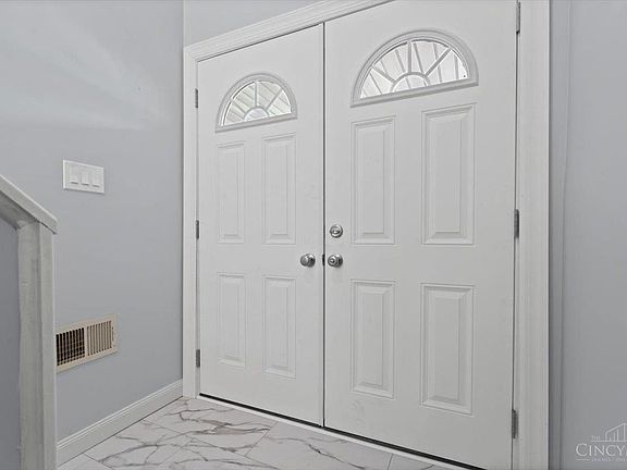 5th image of 10298 Storm Dr