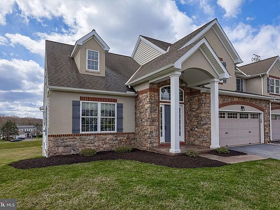 2nd image of 101 Baneberry Ln