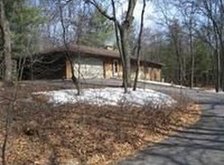 N3384 Kozuzek Rd, Marinette, WI 54143