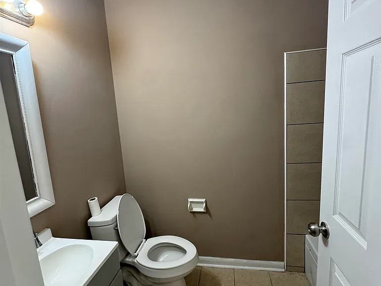 1219 Grace St NW — Photo 3