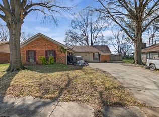 1034 W Roselawn Dr, West Memphis, AR 72301