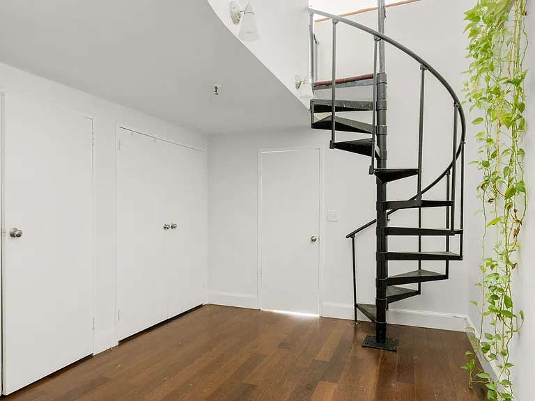 262 W 25th St #1 — Photo 6