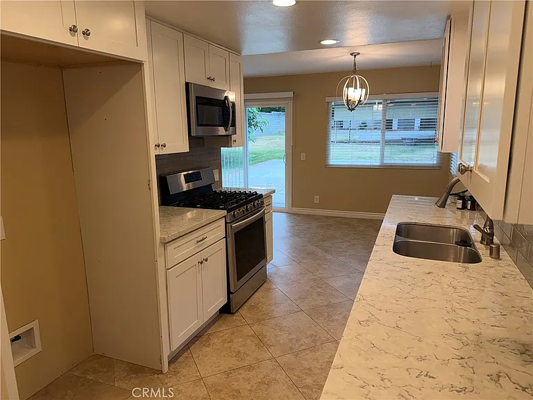 511 Mariposa Ave — Photo 8
