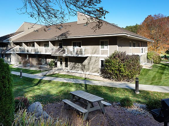 3rd image of 1833 Ludden Dr #210