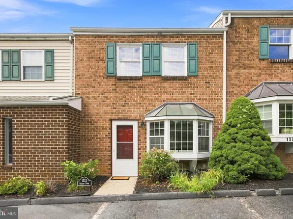 1322 Blue Jay Dr, Lancaster, PA 17601