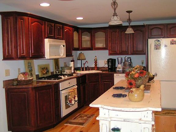Cherry/Granite Kitchen
