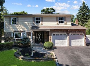82 Woodview Ln, Centereach, NY 11720