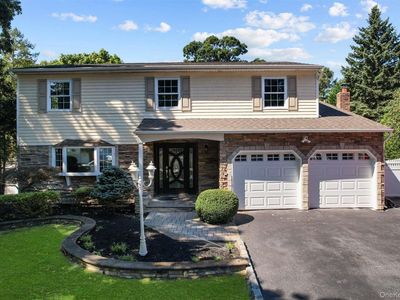 82 Woodview Lane, Centereach, NY, 11720