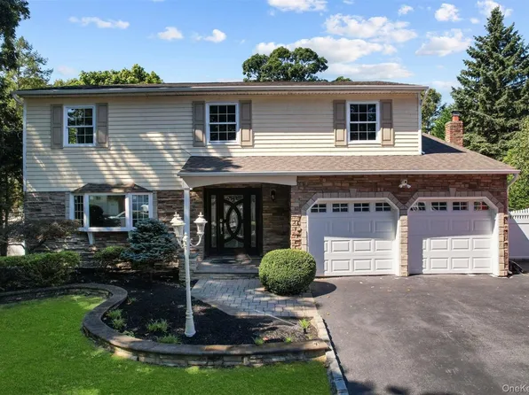 82 Woodview Lane, Centereach, NY 11720