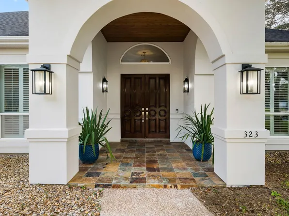 323 Olympic Dr, Rockport, TX 78382