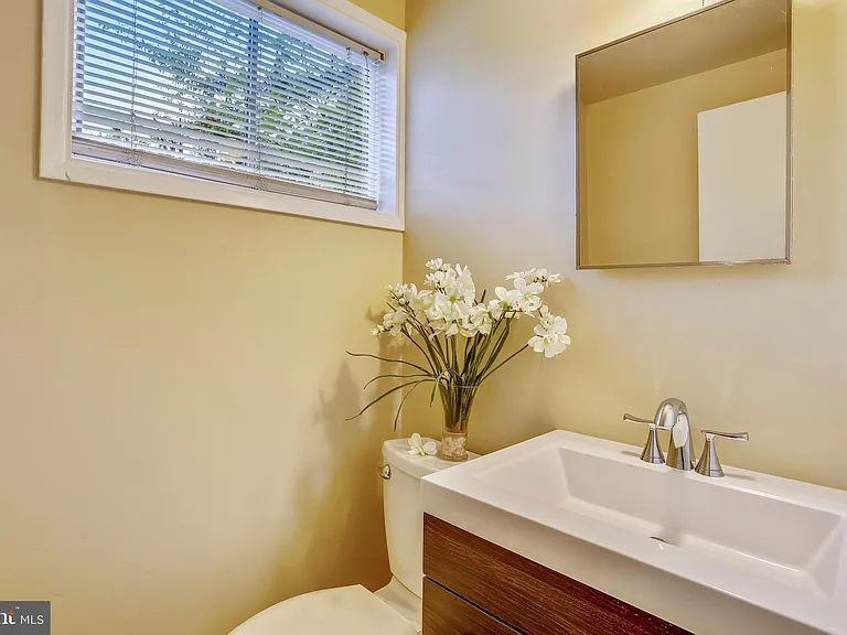 6048 Rossmore Dr — Photo 19