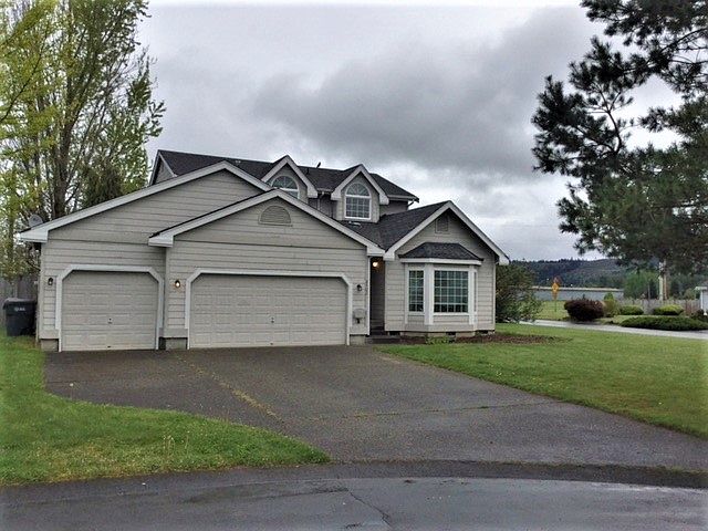 1st image of 8402 152nd Ave E