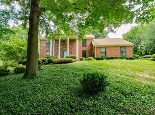 805 Pine Way, Anchorage, KY 40223