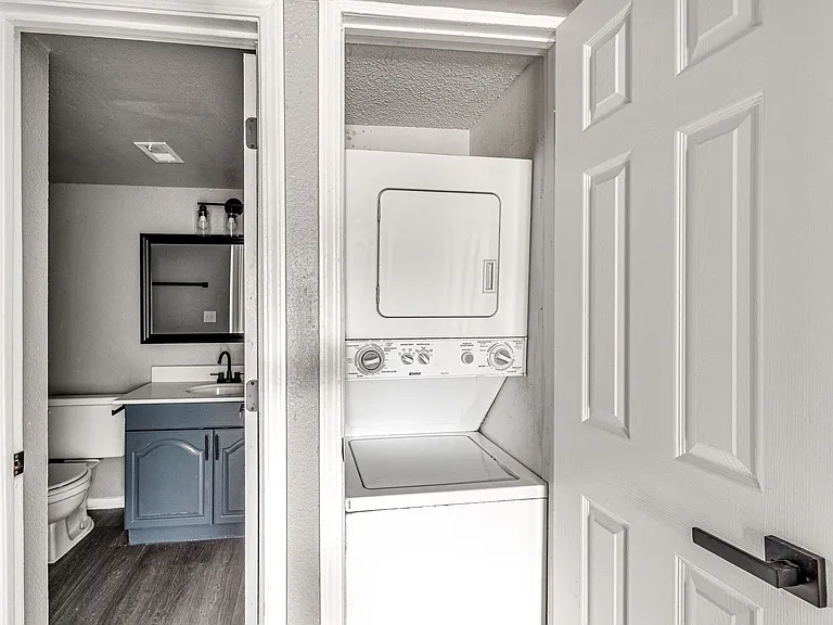 Alexis Park Apartments — Photo 6