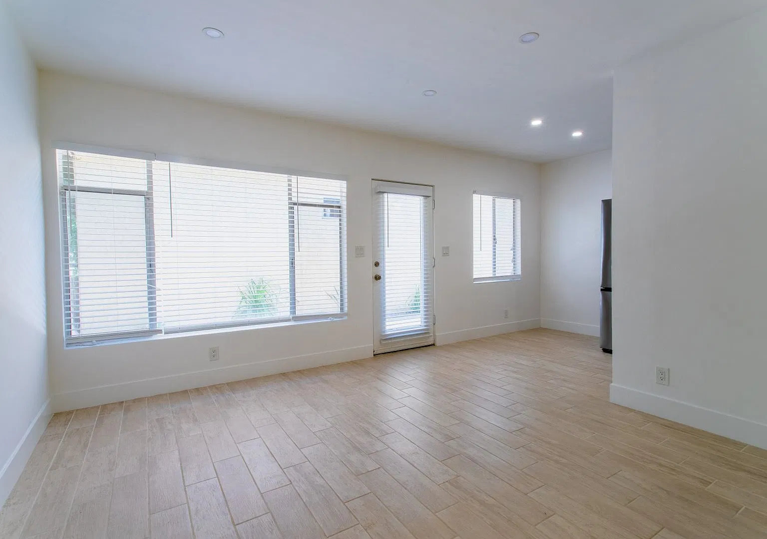 222 W. Via Sol — Photo 4