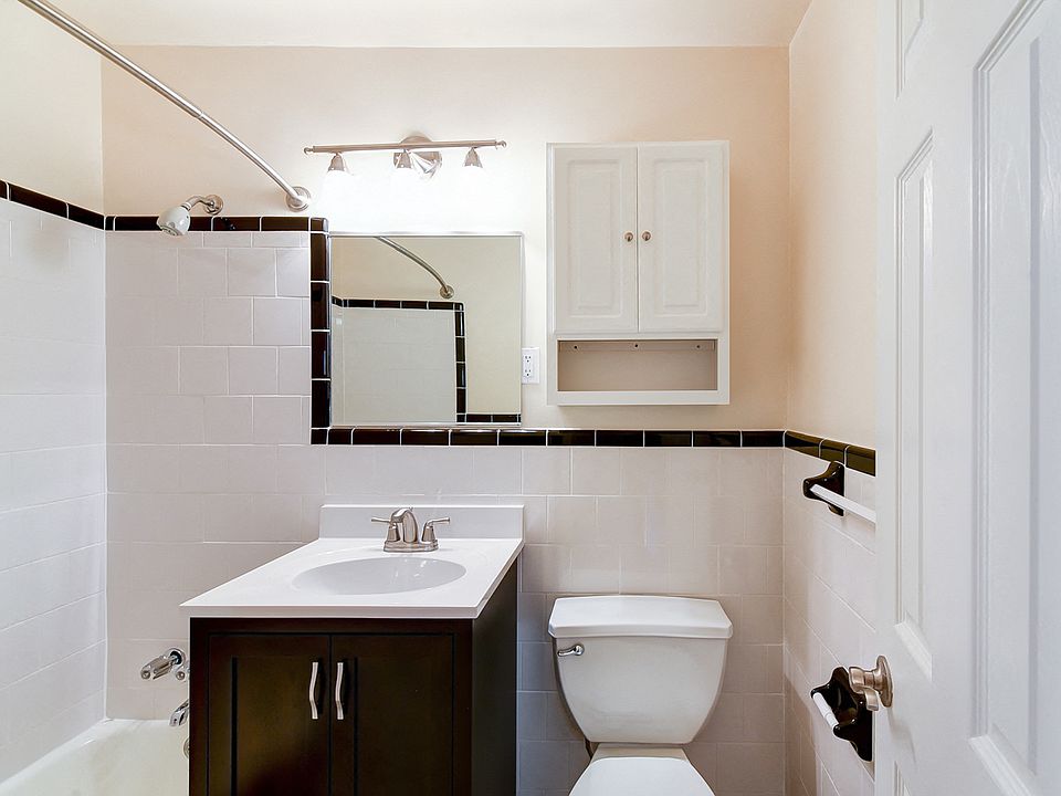 Norwood-Apartments-Bathroom