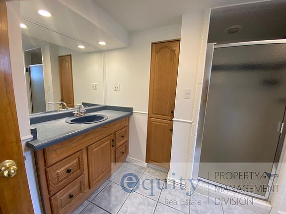 4th image of 1272 E Crandall Ave #B