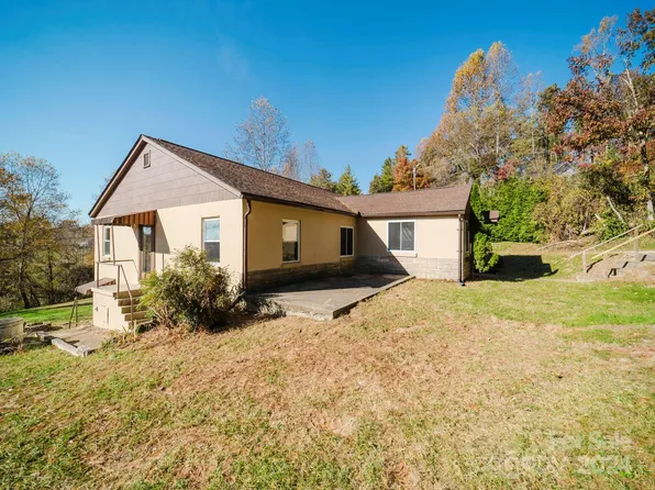 42 Old Farm Cir, Hendersonville, NC 28792