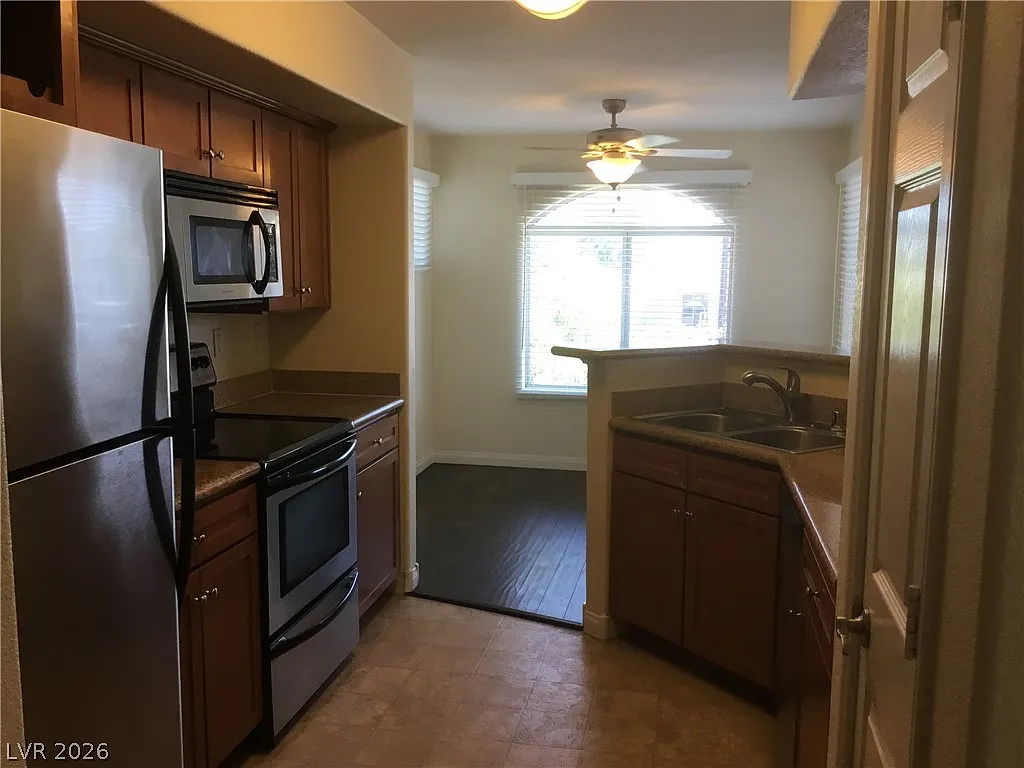 2 bed, 2.0 bath, 947 sqft, $1,345 — Photo 2