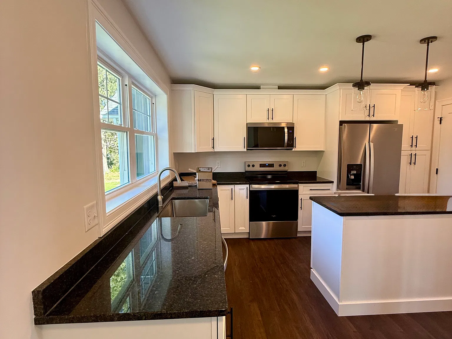 3 bed, 1320 sqft, $2,700 — Photo 3