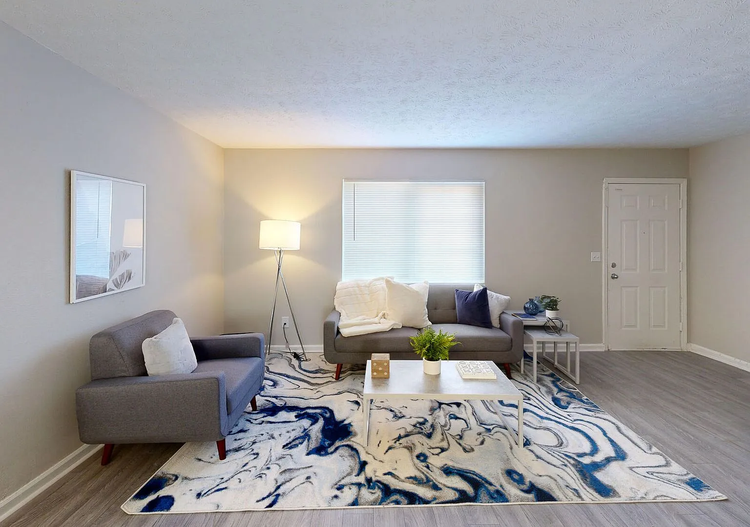 Lake Vista Apartments — Photo 1