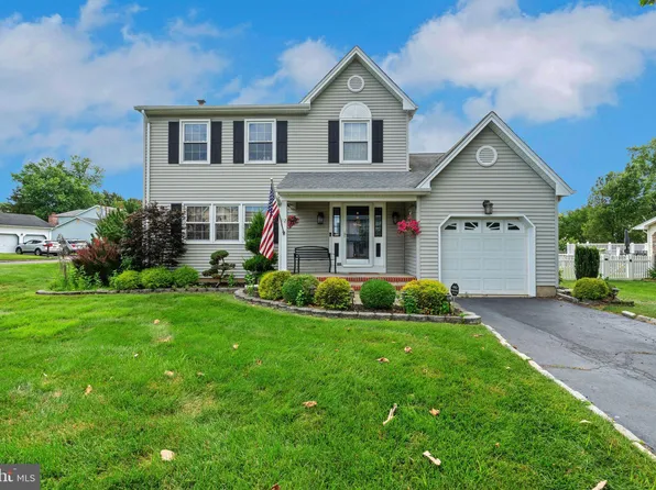 12 Pleasant View Dr, Burlington, NJ 08016