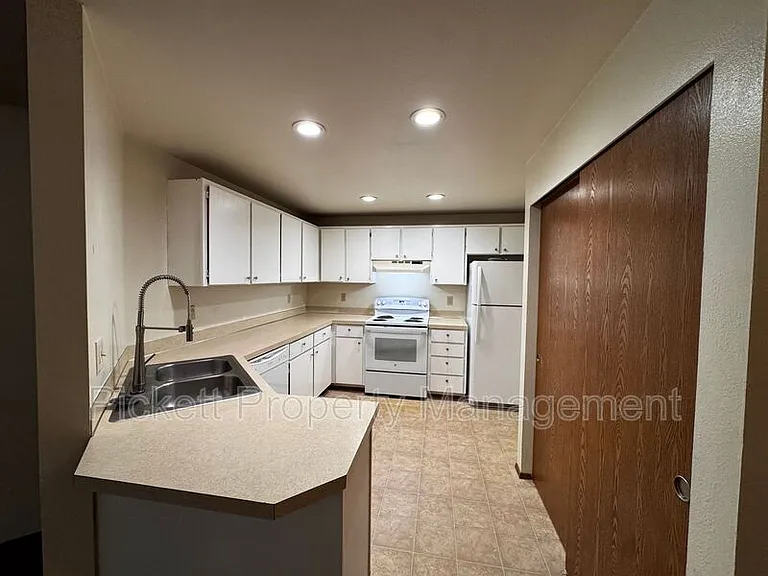 9349 Old Military Rd NE — Photo 7