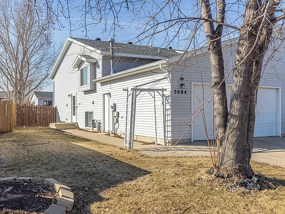 3rd image of 3004 Dakota Park Cir S