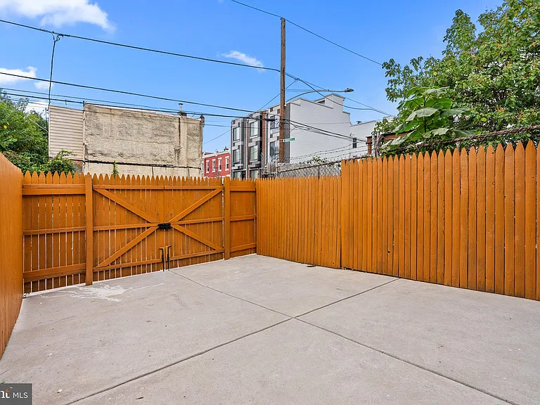 2142 N Percy St — Photo 25