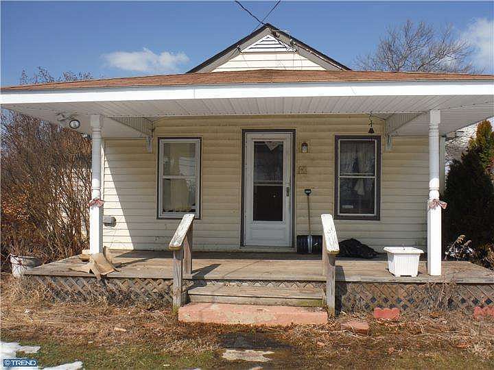2nd image of 1975 E Cherry Ln