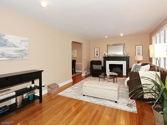 2nd image of 44 Lexington Dr