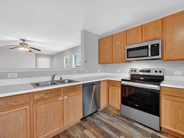 1201 Lambert Dr — Photo 9
