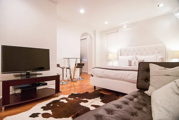 Rented by WAM Partners - William Moses Co. | media 33