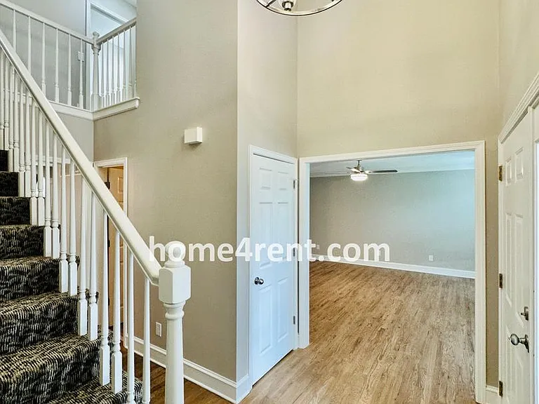 902 Sherman Pkwy — Photo 5