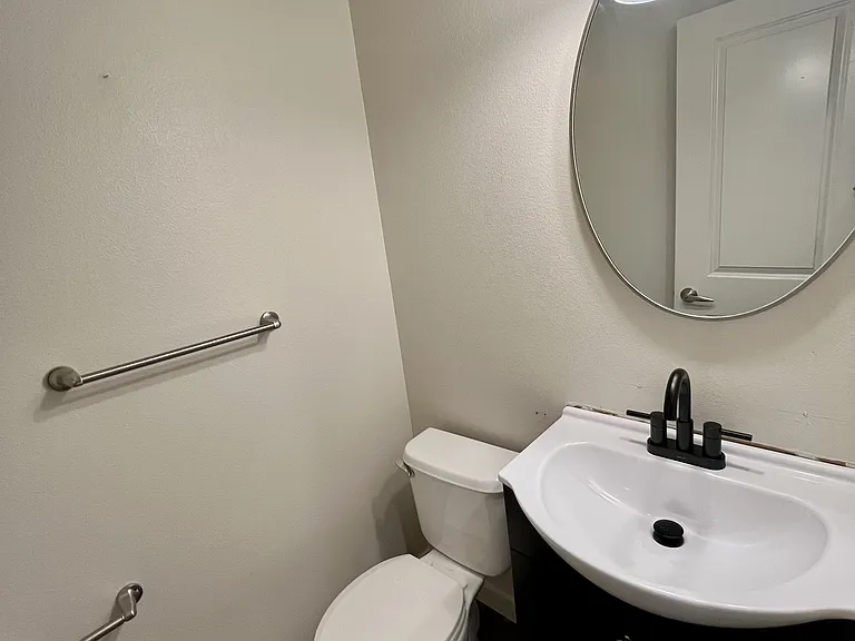 2120 Yakima Ave — Photo 6