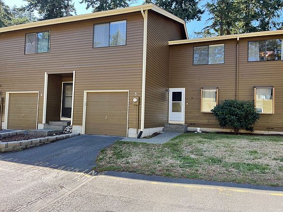 2nd image of 111 NW Columbia Dr #B5