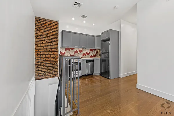 Rented by ERNY LLC | media 19