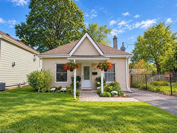 11 Stirton Ave, Brantford, ON N3T 1E2